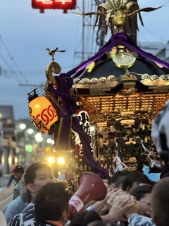 【2026年】江の島天王祭を徹底解説!海を渡る神輿と龍口寺前の熱気を体感しよう